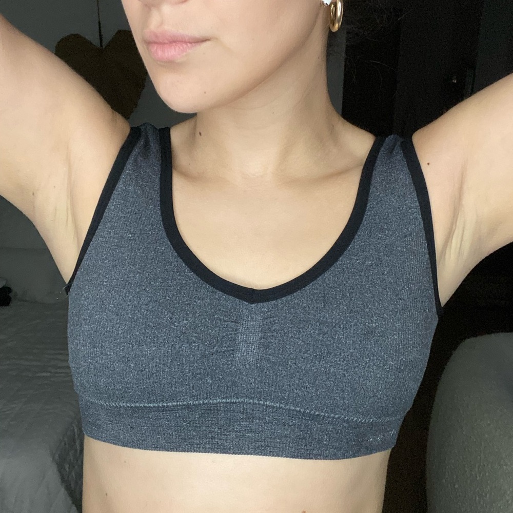 Daisy Fuentes grey charcoal sports bra